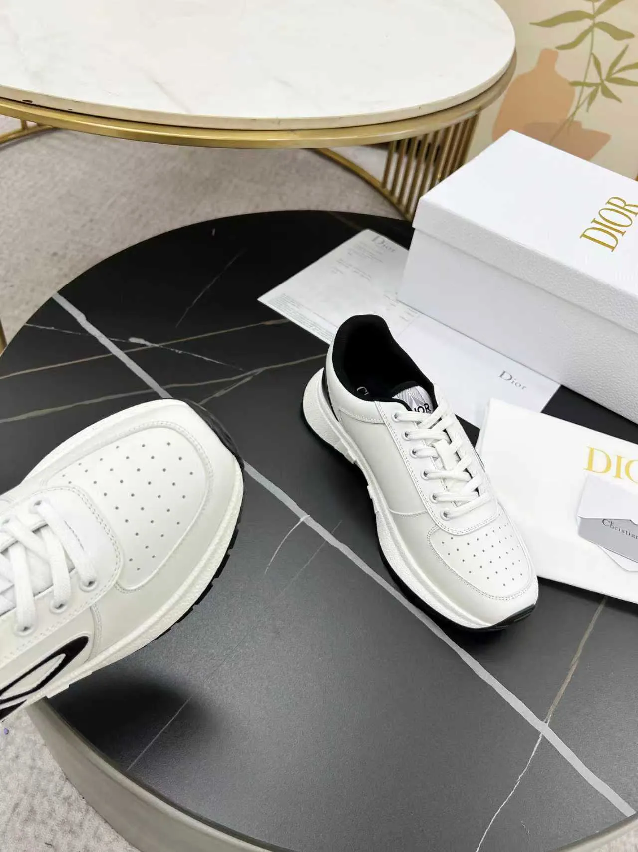 [Dior Dior] P: 640💰Couple model Size: Female: 35-40 (41 customized), male 39-44. (45 customized) 2025 Dior Dior autumn and winter new products🌹Fashion and trends coexist. Imported cowhide is customized one to one. Fabric; cowhide. Lining: Breathable mesh. Outsole: TPU.